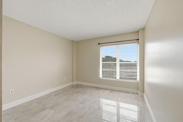 4158 Inverrary Drive 511, Lauderhill, FL 33319