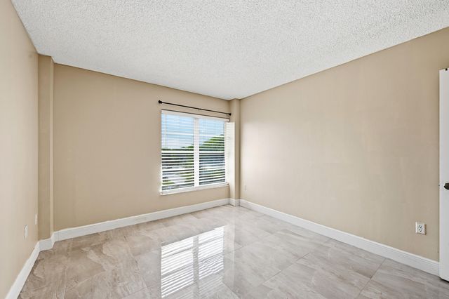 4158 Inverrary Drive 511, Lauderhill, FL 33319