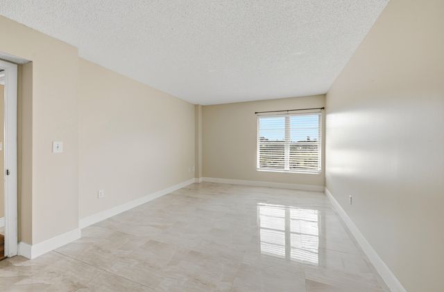 4158 Inverrary Drive 511, Lauderhill, FL 33319