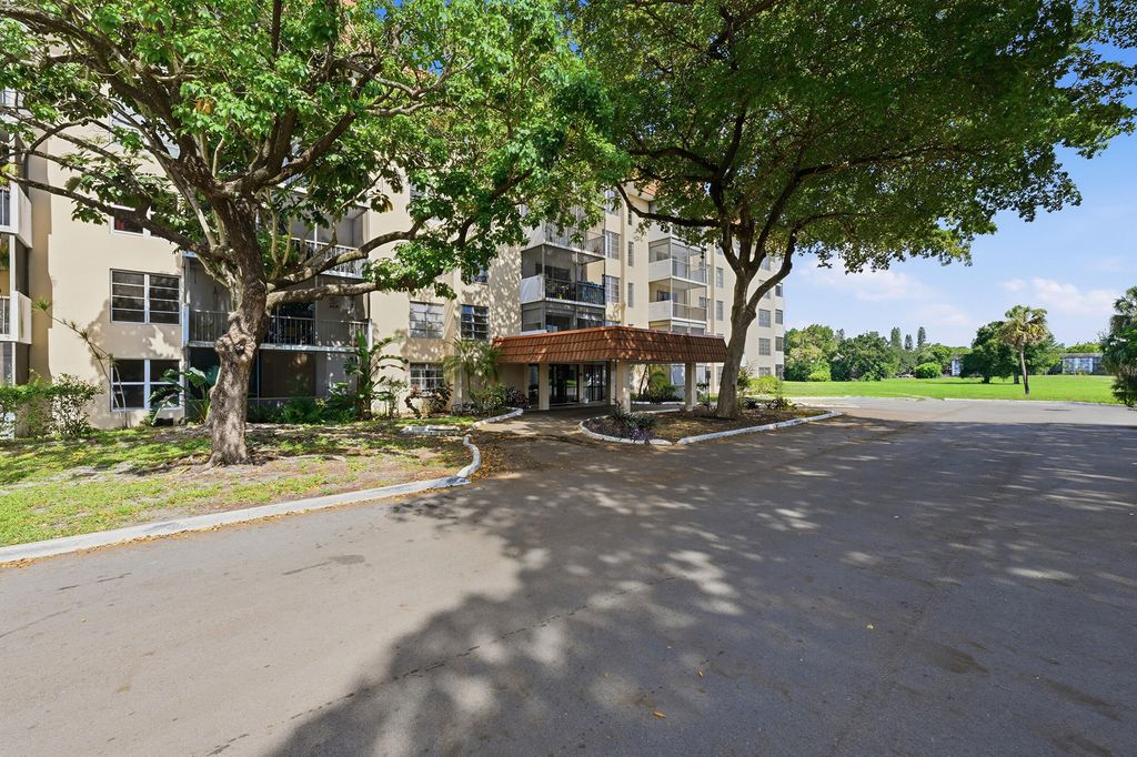 4158 Inverrary Drive 511, Lauderhill, FL 33319