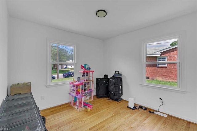 23 Sandra DR, Newport News, VA 23608