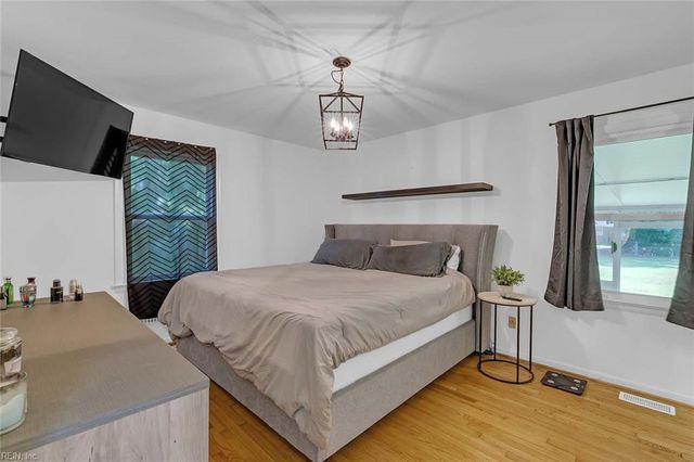 23 Sandra DR, Newport News, VA 23608