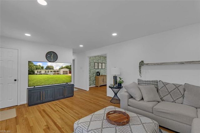 23 Sandra DR, Newport News, VA 23608