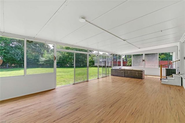 23 Sandra DR, Newport News, VA 23608