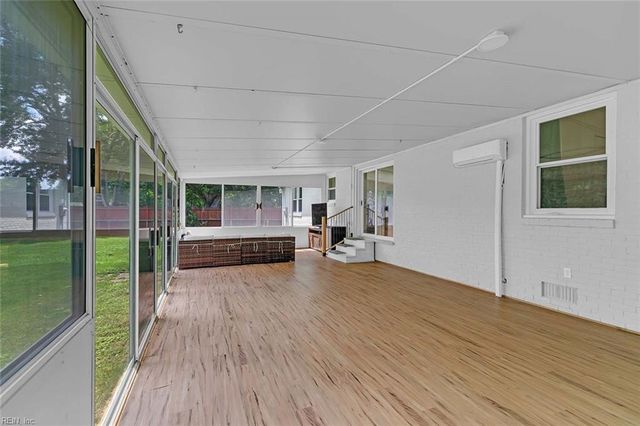 23 Sandra DR, Newport News, VA 23608