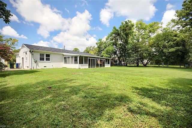 23 Sandra DR, Newport News, VA 23608