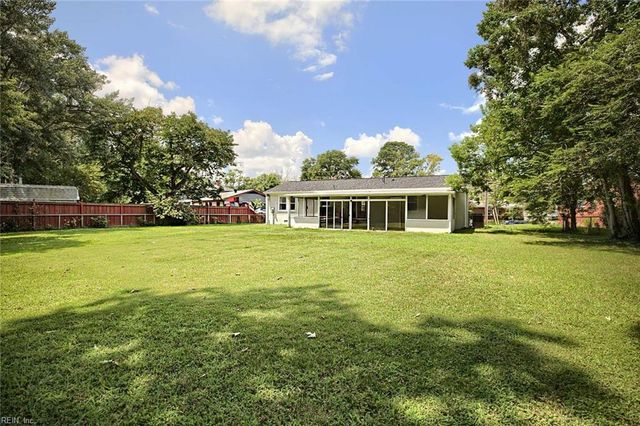 23 Sandra DR, Newport News, VA 23608