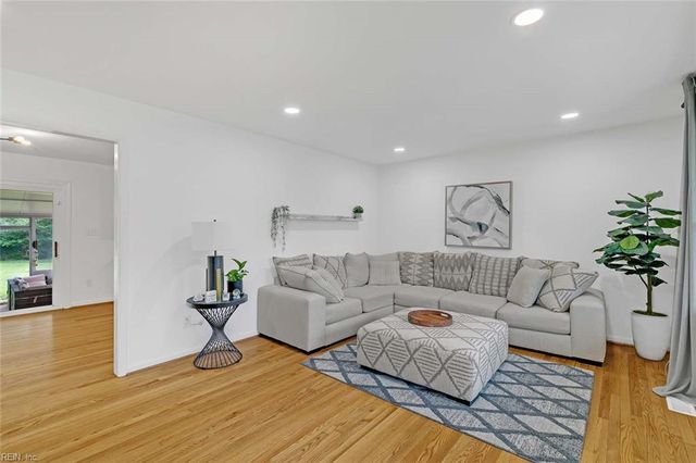 23 Sandra DR, Newport News, VA 23608