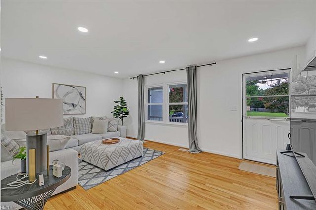 23 Sandra DR, Newport News, VA 23608