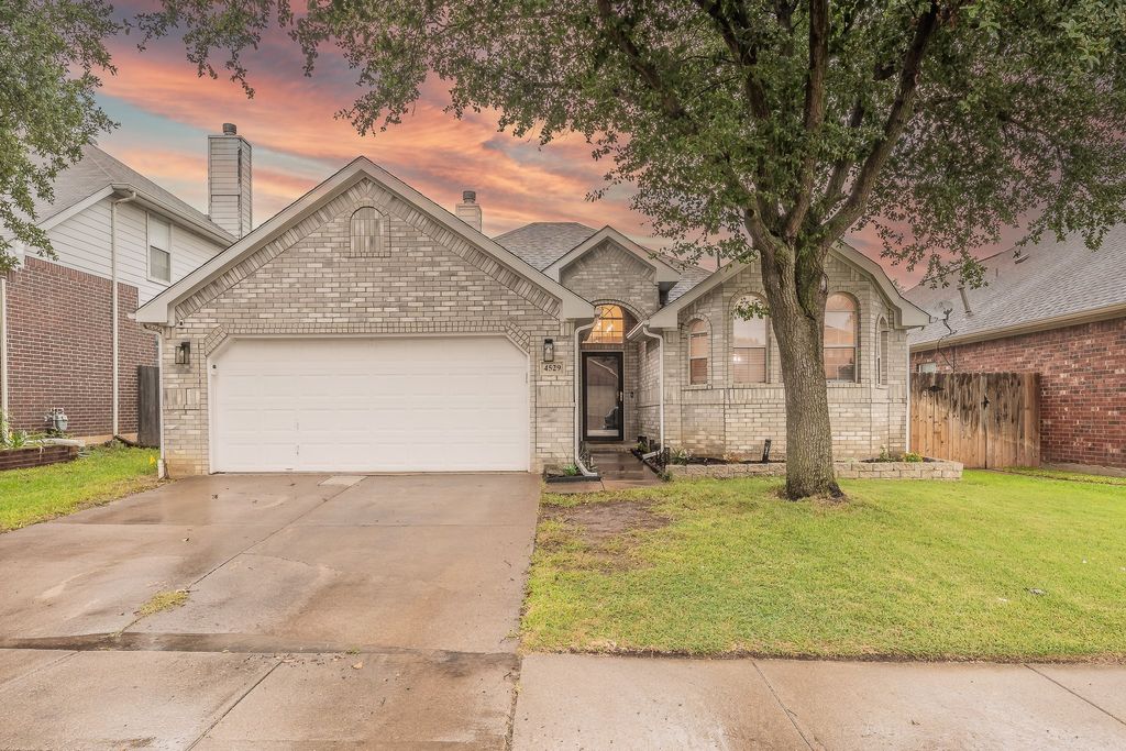 4529 Angelina Way, Fort Worth, TX 76137