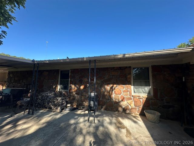 595 NW 1025th, Wilburton, OK 74578