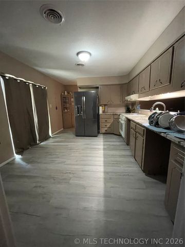 595 NW 1025th, Wilburton, OK 74578