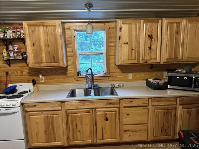 595 NW 1025th, Wilburton, OK 74578