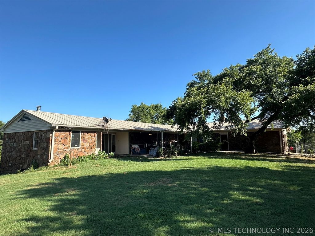 595 NW 1025th, Wilburton, OK 74578