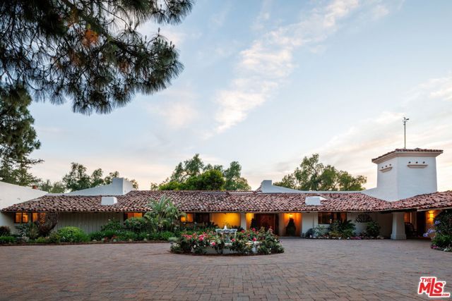28611 Bamfield Drive, Agoura Hills, CA 91301