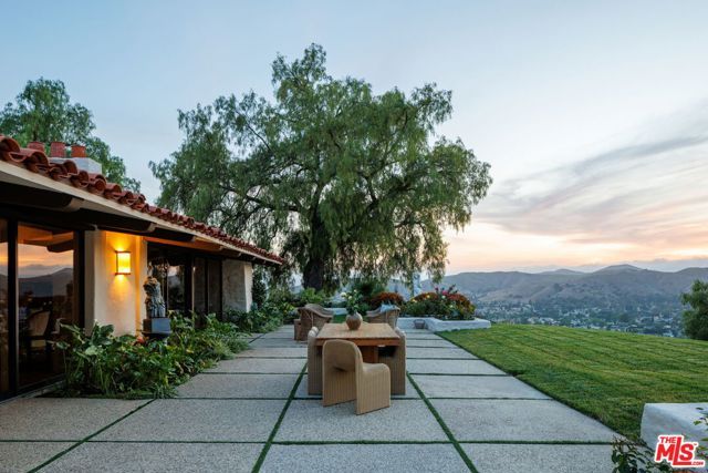 28611 Bamfield Drive, Agoura Hills, CA 91301