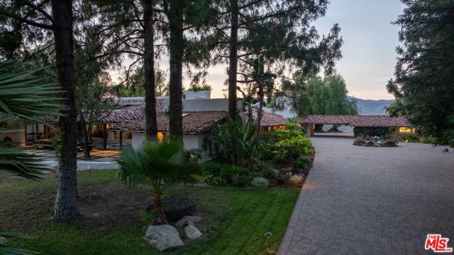 28611 Bamfield Drive, Agoura Hills, CA 91301