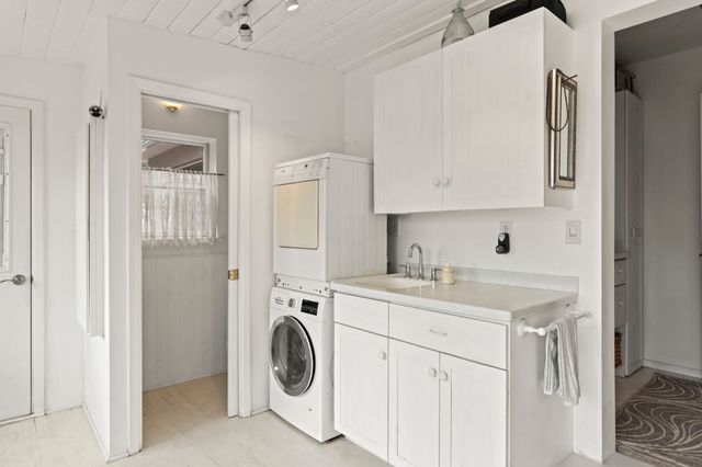 90 Arroyo Coyote Road, Santa Fe, NM 87505