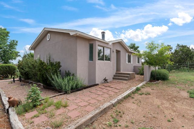 90 Arroyo Coyote Road, Santa Fe, NM 87505