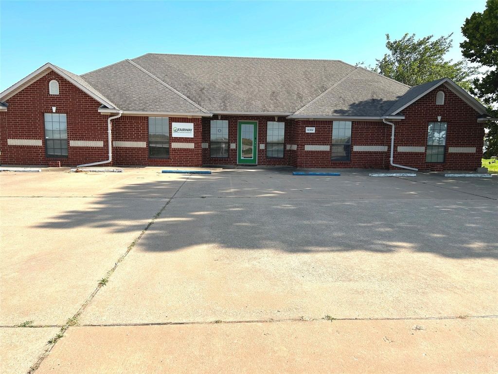 12302 W FM 121, Van Alstyne, TX 75495