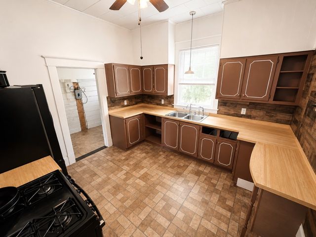 1340 Pine Bluff, Paris, TX 75460