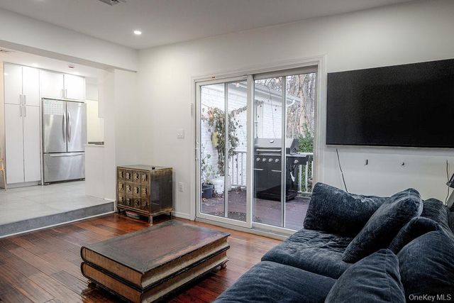 9 Park Place, Great Neck, NY 11024