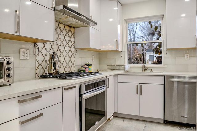 9 Park Place, Great Neck, NY 11024