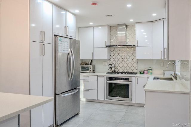 9 Park Place, Great Neck, NY 11024