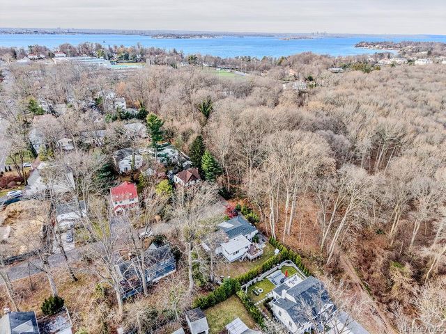 9 Park Place, Great Neck, NY 11024