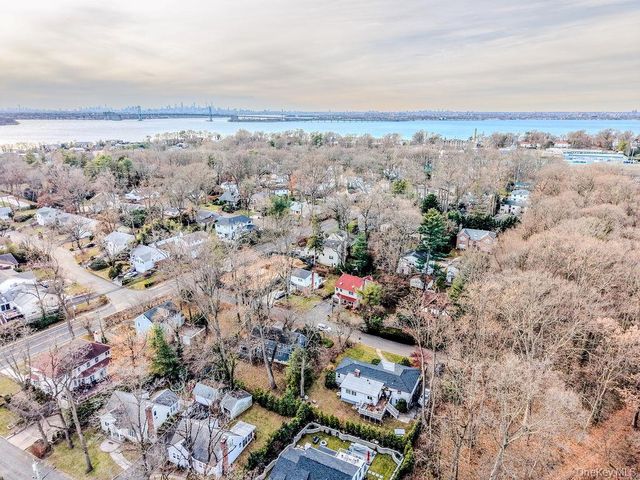 9 Park Place, Great Neck, NY 11024