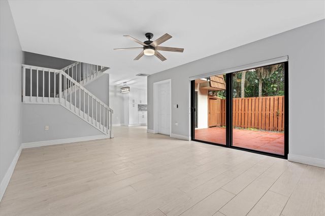 9156d SW 23rd Street, Davie, FL 33324