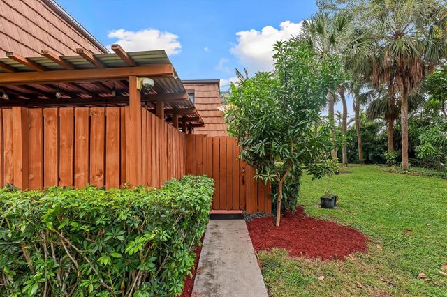 9156d SW 23rd Street, Davie, FL 33324