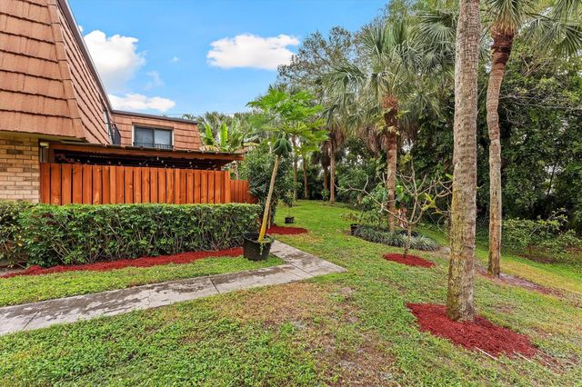 9156d SW 23rd Street, Davie, FL 33324
