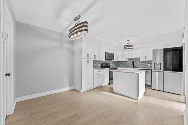 9156d SW 23rd Street, Davie, FL 33324