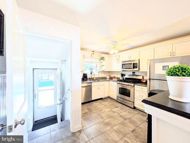 408 DALMAS AVE, Glenolden, PA 19036