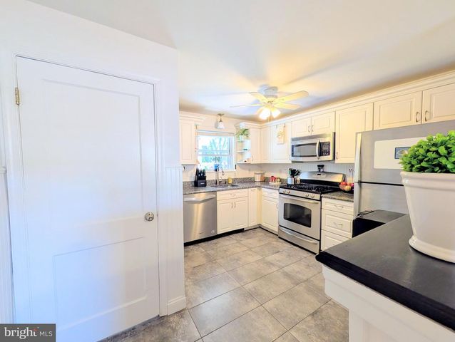 408 DALMAS AVE, Glenolden, PA 19036