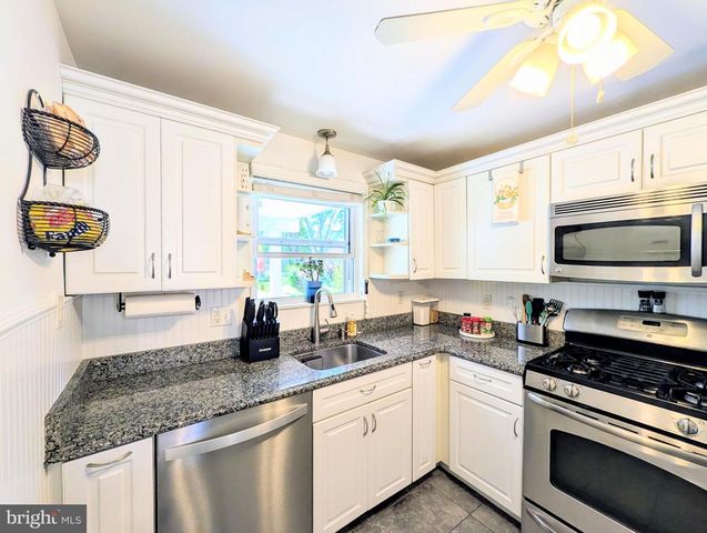 408 DALMAS AVE, Glenolden, PA 19036