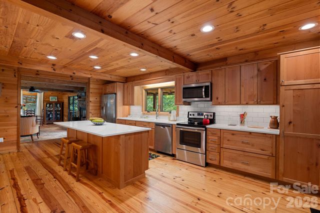 150 Avondale Ridge Road, Asheville, NC 28803