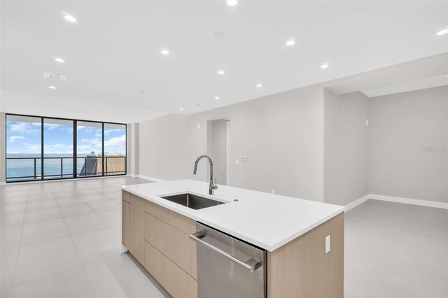 275 1ST AVENUE S 3703, St Petersburg, FL 33701