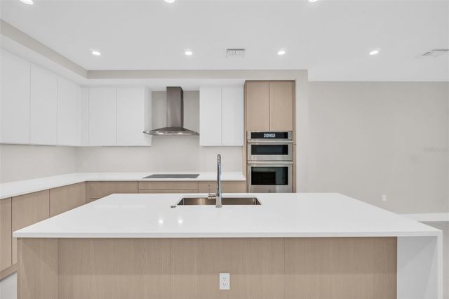 275 1ST AVENUE S 3703, St Petersburg, FL 33701