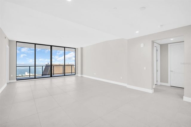 275 1ST AVENUE S 3703, St Petersburg, FL 33701