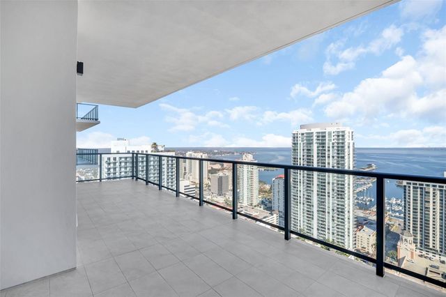 275 1ST AVENUE S 3703, St Petersburg, FL 33701