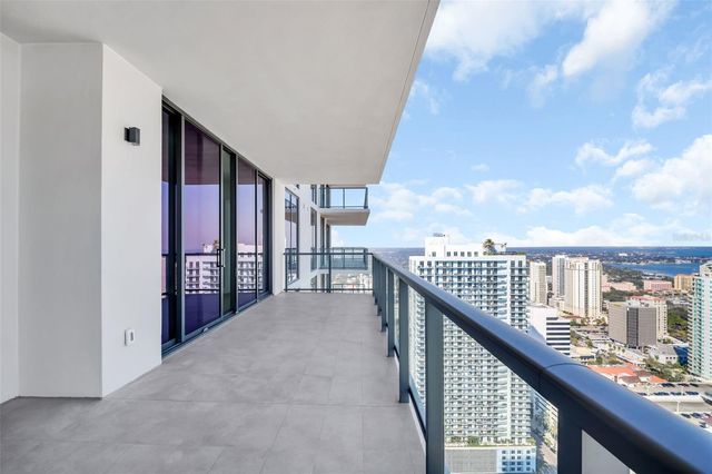 275 1ST AVENUE S 3703, St Petersburg, FL 33701