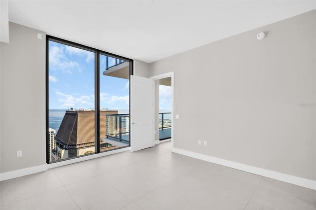 275 1ST AVENUE S 3703, St Petersburg, FL 33701