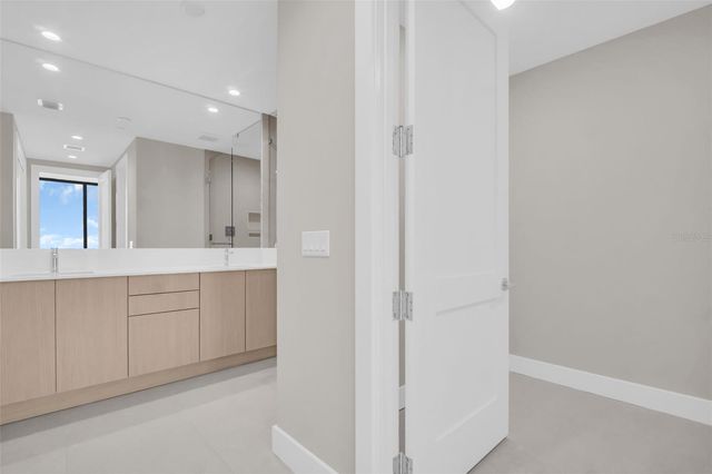 275 1ST AVENUE S 3703, St Petersburg, FL 33701