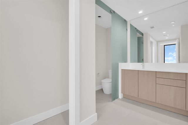 275 1ST AVENUE S 3703, St Petersburg, FL 33701