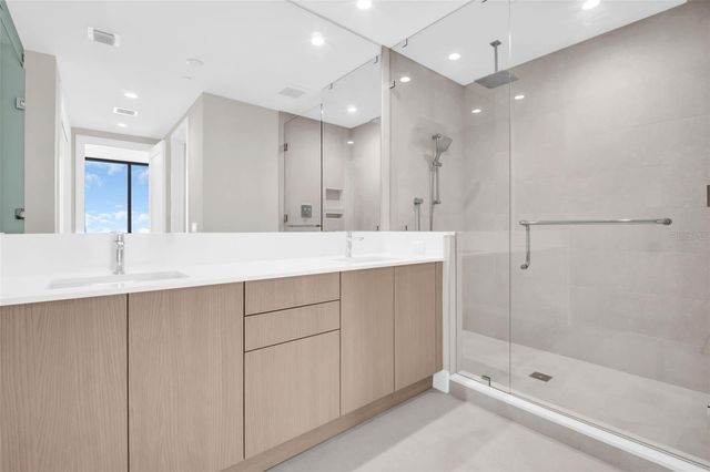 275 1ST AVENUE S 3703, St Petersburg, FL 33701