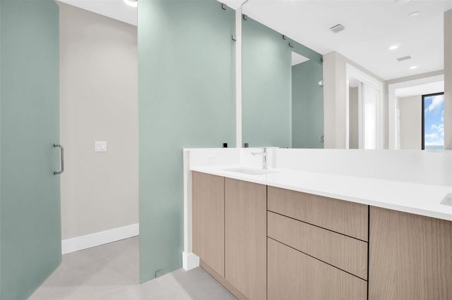 275 1ST AVENUE S 3703, St Petersburg, FL 33701