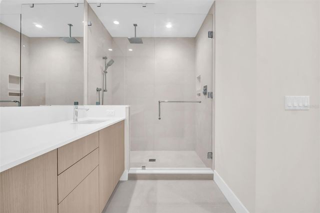 275 1ST AVENUE S 3703, St Petersburg, FL 33701