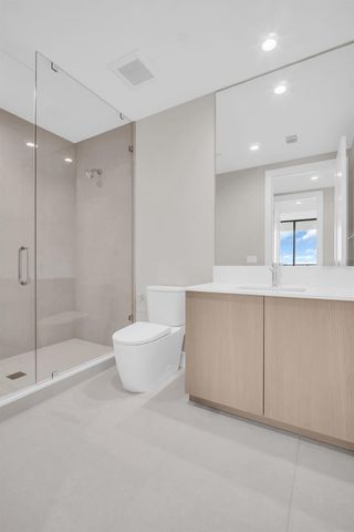 275 1ST AVENUE S 3703, St Petersburg, FL 33701